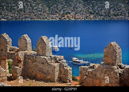 Blick von der Burg Kalekoy (Antike Simena), Kekova, Lykien, Provinz Antalya, Türkei. Stockfoto