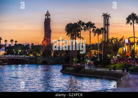 Turm zeigt den Eingang zu Islands of Adventure in den Universal Studios in Orlando, Florida Stockfoto