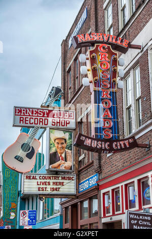 Ernest Tubb Record Shop und Nashville Crossroads live-Musik in The District am Lower Broadway in Nashville, Tennessee Stockfoto