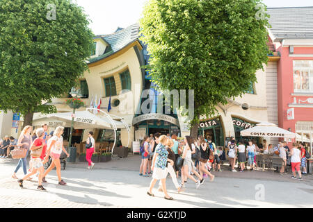 Krzywy Domek schiefe Haus Sopot Costa Coffee in östlichen Pommern, Polen Stockfoto