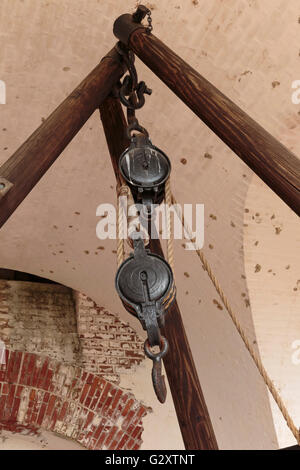 Flaschenzug zum Heben von Kanonen auf Fort Pulaski, Cockspur Island, Georgia verwendet Stockfoto