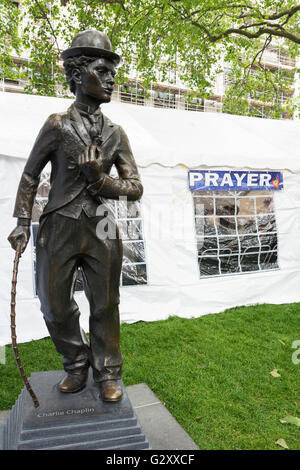 Charlie Chaplin Statue, Leicester Square, London, England, Vereinigtes Königreich Stockfoto