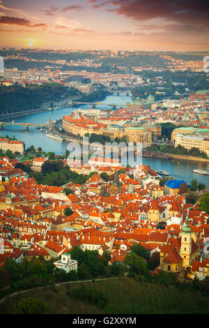 Ansicht der historischen Viertel von Prag aus einer Aussichtsplattform Stockfoto