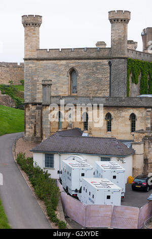 GeoAmey Gefangene / Gefängnis Transporter parkte am Crown Court / Courts befindet sich in Lincoln Castle. Stockfoto