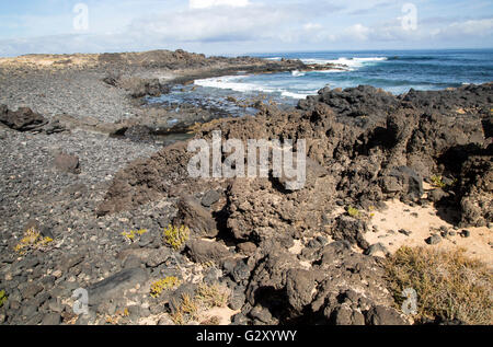 Kleine felsige Bucht in Caleta de Caballo, Lanzarote, Kanarische Inseln, Spanien Stockfoto