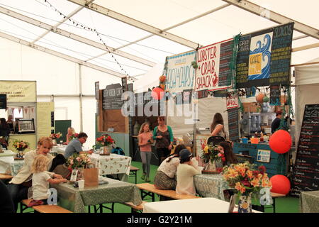 Cafe Mor und Schiefer von Käse, Hay Festival 2016, Hay-on-Wye, Kind, Powys, Wales Großbritannien Vereinigtes Königreich UK Europe Stockfoto