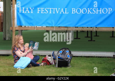 Außerhalb Buchhandlung Hay Festival 2016, Hay-on-Wye, Kind, Powys, Wales, Großbritannien, Deutschland, UK, Europa Stockfoto