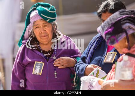 Mexikanische fromme Pilger und Büßer machen ihren Weg in das Heiligtum Atotonilco und wichtigen katholischen Schrein in Atotonilco, Mexiko. Stockfoto