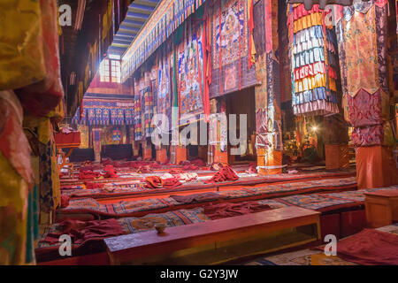 Das Innere des Gandan-Klosters, Tibet, China. Stockfoto