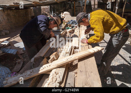 Restaurierungsarbeiten im Gandan Kloster, Tibet. Stockfoto