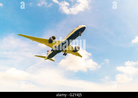 KUALA LUMPUR, MALAYSIA - 29. Mai 2016: Foto von einem British Airways Airbus gezeigt Annäherung an Kuala Lumpur International Getraenke Stockfoto