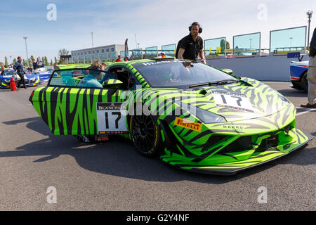 Misano Adriatico, Italien - 10. April 2016: Lamborghini Gallardo GT3 von HP Racing Team, angetrieben von Trainer McKansy, Blancpain GT Sport Club Main Rennen in Misano World Circuit. Stockfoto