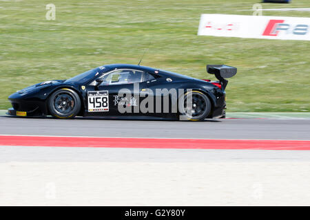 Misano Adriatico, Italien - 10. April 2016: Ferrari 458 Italia GT3 Rinaldi Racing Team, angetrieben von Christian Hook Stockfoto