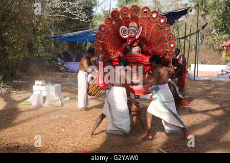 Kaliyattam Leistung Stockfoto