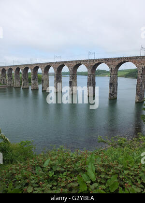 Eisenbahn-Brücke über den Fluss Tweed in Berwick am Tweed, Northumberland Stockfoto