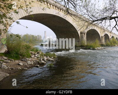 Fluss Loire und das Kernkraftwerk Chinon, Frankreich Stockfoto