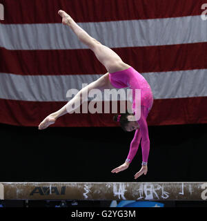 Hartford, Connecticut, USA. 4. Juni 2016. Turnerin IRINA ALEXEEVA (WOGA) konkurriert in der junior Mehrkampf bei der 2016 Geheimnis US Classic. Alexeeva gewann den Wettbewerb. © Csm/Alamy Live-Nachrichten Stockfoto