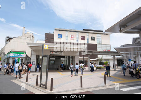 Shinagawa, Tokio, Japan. 4. Juni 2016. Palm, Einkaufsmeile wird autofrei oder Fußgänger Himmel wie die Japaner es nennen. Palm Einkaufsstraße liegt in der Nähe vom Musashikoyama entfernt. Es ist 800m lang und es gibt ca. 250 Geschäfte. Hier ist mit Decke bedeckt. Wie Arcade-Einkaufsstraße, ist hier die längste in Tokio.  Da gibt es Parkplatz, sind Besucher leicht zu besuchen. Das ist, warum viele Menschen besuchen hier.  Hier wird autofreien Zone von 07:00 bis 12:00 World Discovery/Alamy Live News Stockfoto