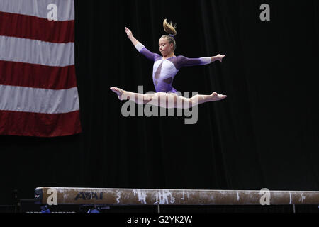 Hartford, CT, USA. 4. Juni 2016. Turnerin Jazmyn Foberg (MG Elite) konkurriert während der senior Mehrkampf bei der 2016 Geheimnis US Classic in Hartford, CT. Melissa J. Perenson/CSM/Alamy Live News Stockfoto