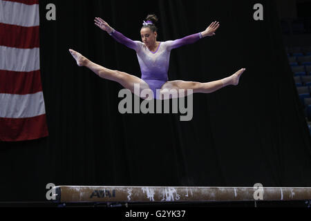 Hartford, CT, USA. 4. Juni 2016. Turnerin Amelia Hundley (CGA) konkurriert während der senior Mehrkampf bei der 2016 Geheimnis US Classic in Hartford, CT. Melissa J. Perenson/CSM/Alamy Live News Stockfoto