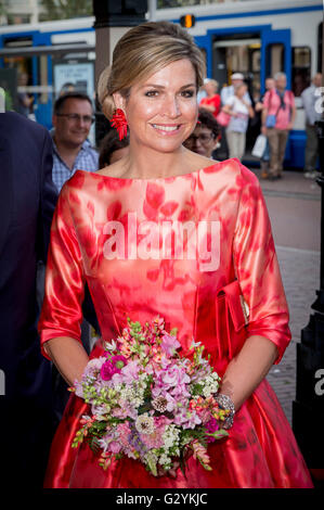 Amsterdam, Niederlande. 4. Juni 2016. König Willem-Alexander und Maxima der Königin der Niederlande zu besuchen die Eröffnung Holland Festival in die Stadsschouwburg in Amsterdam, The Netherlands, 4. Juni 2016. Foto: Patrick van Katwijk / POINT DE VUE OUT/Dpa/Alamy Live-Nachrichten Stockfoto