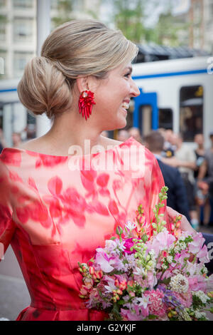 Amsterdam, Niederlande. 4. Juni 2016. König Willem-Alexander und Maxima der Königin der Niederlande zu besuchen die Eröffnung Holland Festival in die Stadsschouwburg in Amsterdam, The Netherlands, 4. Juni 2016. Foto: Patrick van Katwijk / POINT DE VUE OUT/Dpa/Alamy Live-Nachrichten Stockfoto