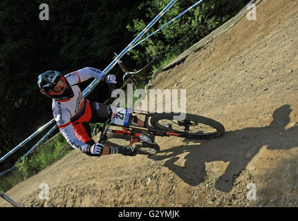 Fort William, Großbritannien. 5. Juni 2016. Matthew Simmonds GBR auf dem Platz für den Downhill Mountainbike-Weltcup in Fort William, Schottland am 5. Juni 2016. Bildnachweis: Malcolm Gallone/Alamy Live-Nachrichten Stockfoto