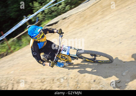 Fort William, Großbritannien. 5. Juni 2016. Innes Graham GBR auf dem Platz für den Downhill Mountainbike-Weltcup in Fort William, Schottland am 5. Juni 2016. Bildnachweis: Malcolm Gallone/Alamy Live-Nachrichten Stockfoto