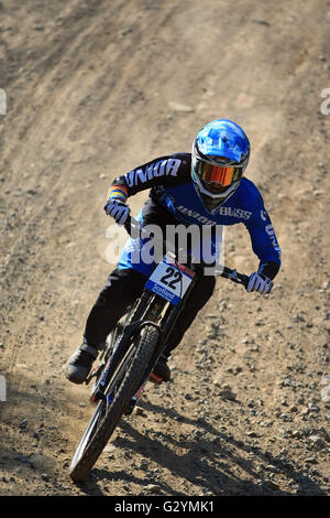 Fort William, Großbritannien. 5. Juni 2016. Ruaridh Cunningham GBR auf dem Platz für den Downhill Mountainbike-Weltcup in Fort William, Schottland am 5. Juni 2016. Bildnachweis: Malcolm Gallone/Alamy Live-Nachrichten Stockfoto