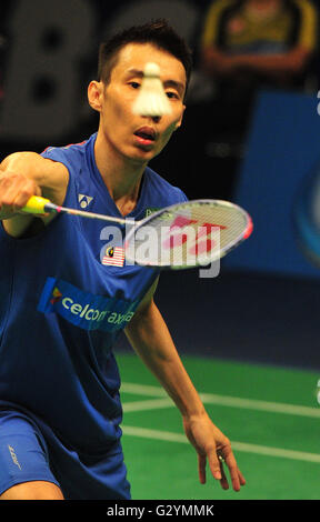 Jakarta, Indonesien. 5. Juni 2016. Lee Chong Wei von Malaysia tritt während des Finales der Herren Einzel gegen Jan O Jorgensen von Dänemark auf der BCA Indonesien Open 2016 in Jakarta, Indonesien, 5. Juni 2016. Lee Chong Wei gewann 2: 1. © Zulkarnain/Xinhua/Alamy Live-Nachrichten Stockfoto