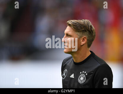 Gelsenkirchen, Deutschland. 4. Juni 2016. Deutschlands Bastian Schweinsteiger vor der internationalen Fußball-freundlich-match zwischen Deutschland und Ungarn in der Veltins Arena in Gelsenkirchen, Deutschland, 4. Juni 2016. Foto: FEDERICO GAMBARINI/Dpa/Alamy Live News Stockfoto