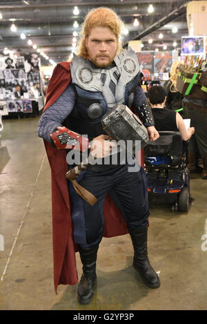 Philadelphia, Pennsylvania, USA. 5. Juni 2016. Wizard World Philadelphia 2016, Ventilatoren, gekleidet im Kostüm ihrer Lieblings-Charaktere auf der Comic-Con-Expo statt im Pennsylvania Convention Center in Philadelphia Pa © Ricky Fitchett/ZUMA Draht/Alamy Live News Stockfoto