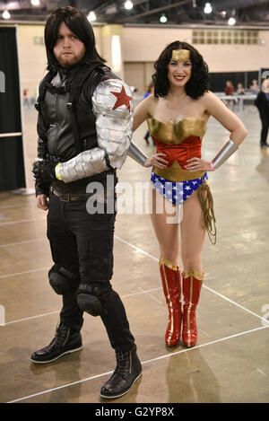Philadelphia, Pennsylvania, USA. 5. Juni 2016. Wizard World Philadelphia 2016, Ventilatoren, gekleidet im Kostüm ihrer Lieblings-Charaktere auf der Comic-Con-Expo statt im Pennsylvania Convention Center in Philadelphia Pa © Ricky Fitchett/ZUMA Draht/Alamy Live News Stockfoto