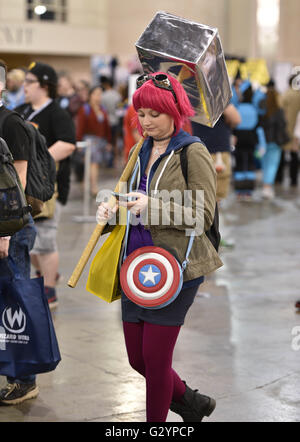 Philadelphia, Pennsylvania, USA. 5. Juni 2016. Wizard World Philadelphia 2016, Ventilatoren, gekleidet im Kostüm ihrer Lieblings-Charaktere auf der Comic-Con-Expo statt im Pennsylvania Convention Center in Philadelphia Pa © Ricky Fitchett/ZUMA Draht/Alamy Live News Stockfoto