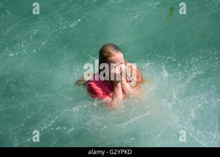 Aberystwyth, Wales, UK. 5. Juni 2016. Tauchen in das Meer Aberdyfi Wales 06.05.16 Credit: Paul Williams/Alamy Live News Stockfoto