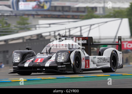 05.06.2016. Rennstrecke in Le Mans, Le Mans, Frankreich. Le Mans 24 Stunden offiziellen Testtag. Porsche Team 919 Hybrid-LMP1 Timo Bernhard, Mark Webber und Brendon Hartley angetrieben. Stockfoto