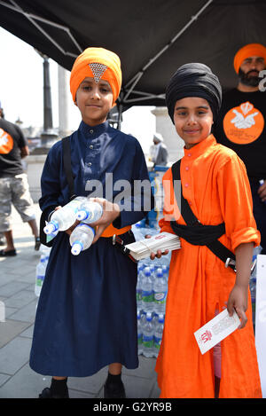 Trafalgar Square, London, UK. 5. Juni 2016. Sikhs marschieren durch London zu einer Kundgebung auf dem Trafalgar Square zu erinnern, das Massaker Stockfoto