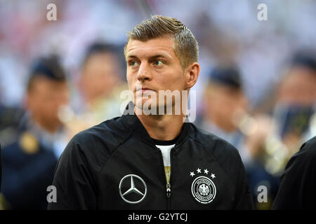 Gelsenkirchen, Deutschland. 4. Juni 2016. Deutschlands Toni Kroos vor der internationalen Fußball-freundlich-match zwischen Deutschland und Ungarn in der Veltins Arena in Gelsenkirchen, Deutschland, 4. Juni 2016. Foto: FEDERICO GAMBARINI/Dpa/Alamy Live News Stockfoto