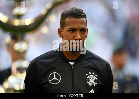 Gelsenkirchen, Deutschland. 4. Juni 2016. Deutschlands Jerome Boateng vor der internationalen Fußball-freundlich-match zwischen Deutschland und Ungarn in der Veltins Arena in Gelsenkirchen, Deutschland, 4. Juni 2016. Foto: FEDERICO GAMBARINI/Dpa/Alamy Live News Stockfoto