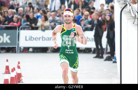 Aviles, Spanien. 4. Juni 2016. Richard Murray (Südafrika) läuft während dem Rennen der Männer Elite & U23 Kategorien von 2016 Aviles ITU Duathlon World Championships am Center Niemeyer am 4. Juni 2016 in Aviles, Spanien. Bildnachweis: David Gato/Alamy Live-Nachrichten Stockfoto