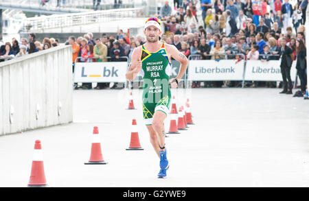 Aviles, Spanien. 4. Juni 2016. Richard Murray (Südafrika) läuft während dem Rennen der Männer Elite & U23 Kategorien von 2016 Aviles ITU Duathlon World Championships am Center Niemeyer am 4. Juni 2016 in Aviles, Spanien. Bildnachweis: David Gato/Alamy Live-Nachrichten Stockfoto