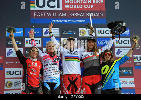 Womens Podium bei der Mountainbike-Weltcup, Fort William. 5. Juni 2016. 5. Morgane Charre FRA, 4. Katy Curd GBR, 3. Manon Zimmermann GBR, 2. Tracey Hannah AUS, Gewinner Rachel Atherton GBR. Stockfoto