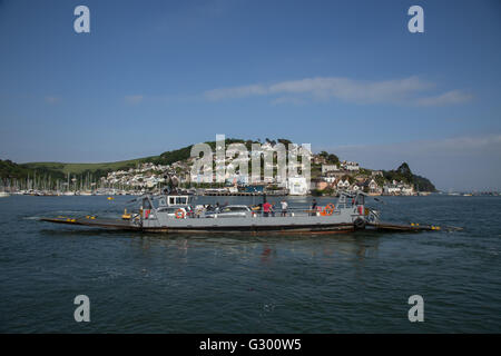 Die unteren Autofähre über den Fluss Dart von Dartmouth nach Kingswear in Devon Stockfoto