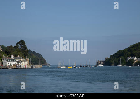 Blick auf das Meer entlang dem Fluss Dart von Dartmouth Stockfoto