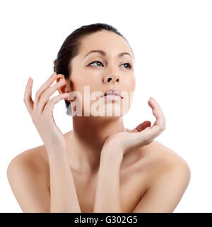 Schöne junge Frau berühren ihre Face.Fresh gesunden Skin.Isolated auf weiß Stockfoto