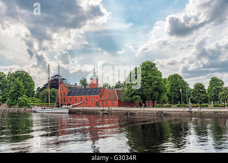 Ein Bild von Halmstad Burg am Ufer des Flusses befindet sich in der Region Halland Schweden. Stockfoto