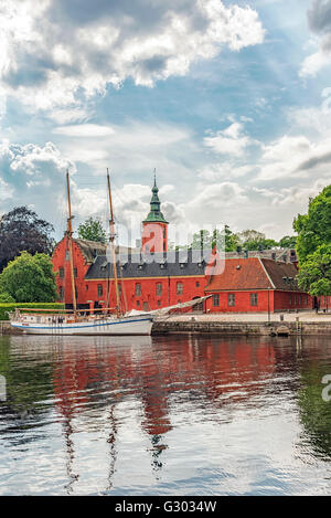 Ein Bild von Halmstad Burg am Ufer des Flusses befindet sich in der Region Halland Schweden. Stockfoto