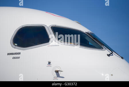 Das Cockpit eines Jets Bombardier C Serie 300 ist ein Bombardier C-Serie-Montagewerk in Mirabel, que, Freitag, 29 April angezeigt Stockfoto