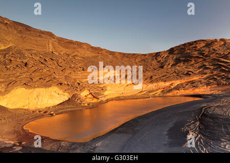 Strand, Charco de Los Ciclos, El Golfo Charco de Los Ciclos, Sonnenuntergang, Bucht von El Golfo, Lanzarote, Kanarische Inseln, Spanien Stockfoto