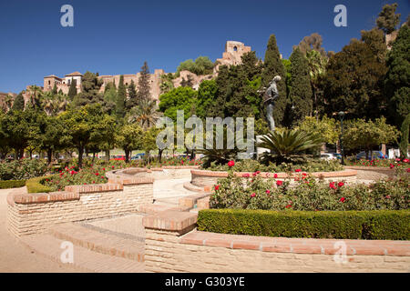 Gärten der Jardines de Pedro Luis Alonso mit Alcazaba Festung auf der Rückseite, Málaga, Andalusien, Spanien, Europa, PublicGround Stockfoto